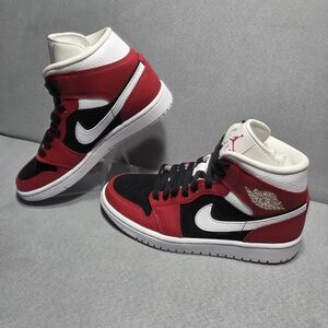 Air Jordan Women’s  1 Mid Gym Red Black White Size 7 BQ6472 Like New Without Box